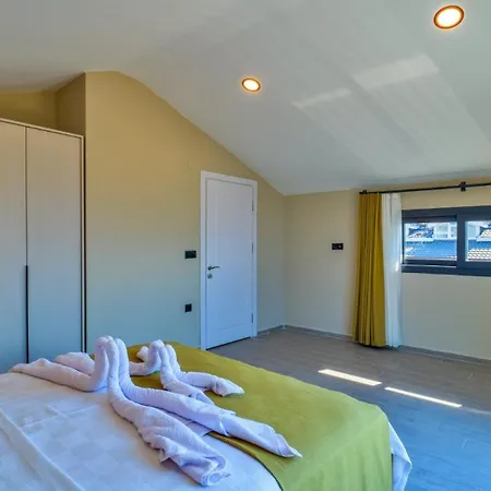 别墅 4 Bedroom 2855 *